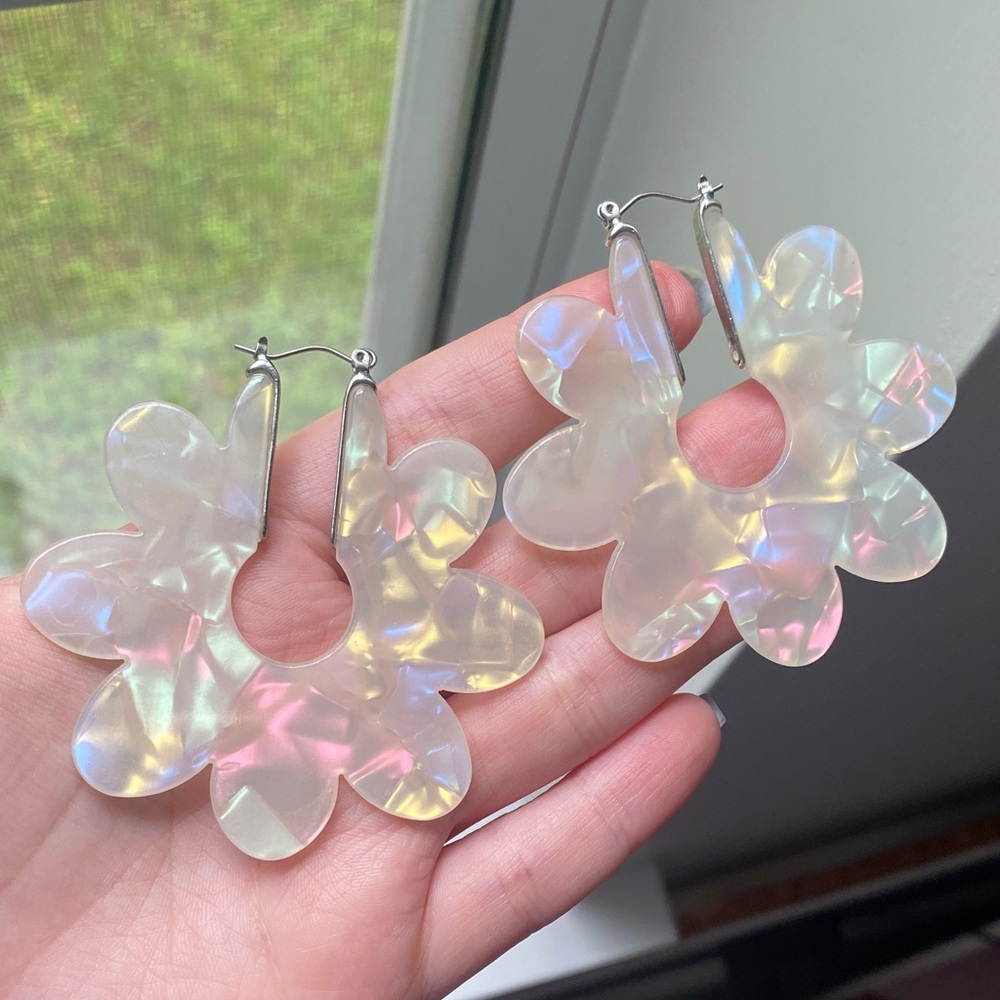 Iridescent flower earrings 🧚‍♀️